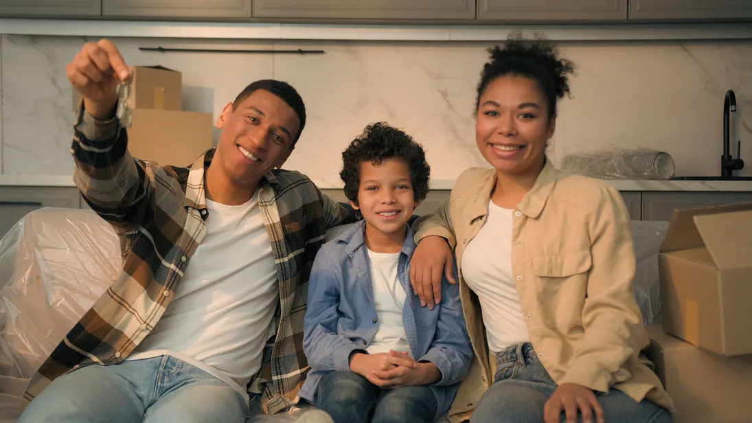 Crédito hipotecario Colombia familia solicitandolo a Viventa